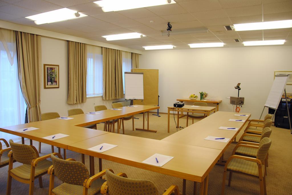 Hotel Dienstl Gut Launsdorf Buitenkant foto