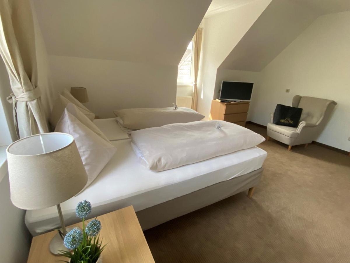 Hotel Dienstl Gut Launsdorf Buitenkant foto