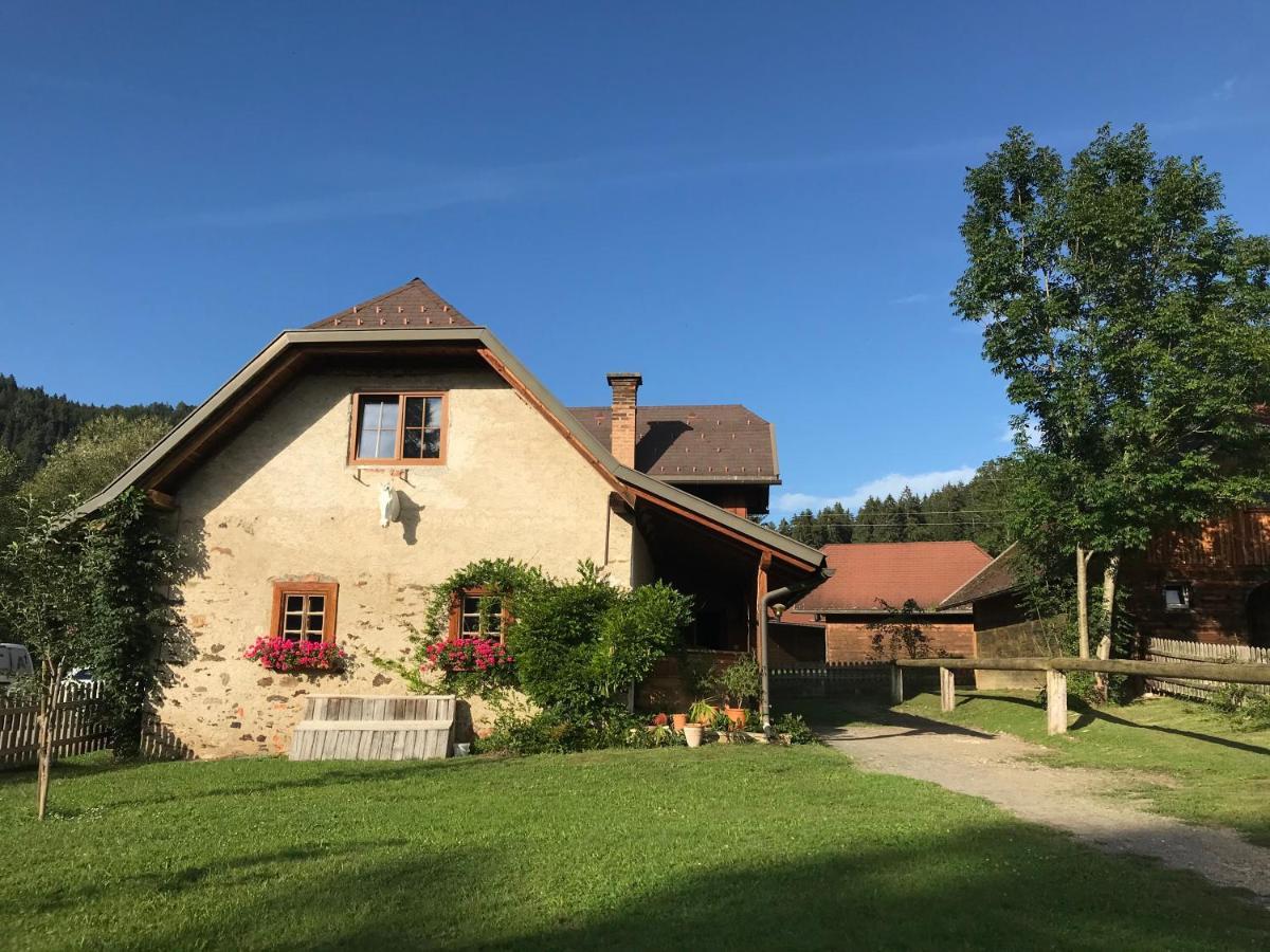 Hotel Dienstl Gut Launsdorf Buitenkant foto