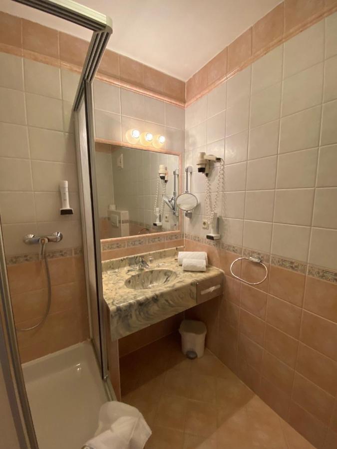 Hotel Dienstl Gut Launsdorf Buitenkant foto