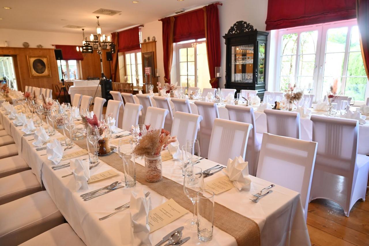 Hotel Dienstl Gut Launsdorf Buitenkant foto