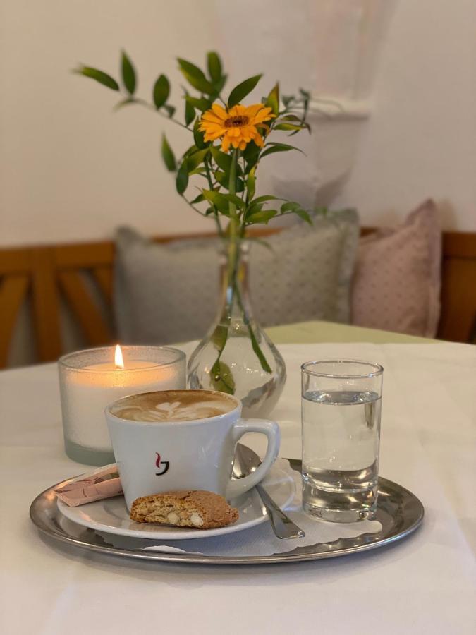 Hotel Dienstl Gut Launsdorf Buitenkant foto
