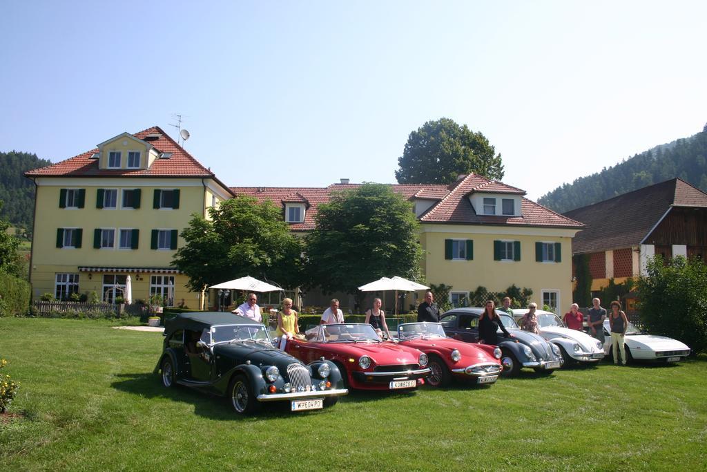 Hotel Dienstl Gut Launsdorf Buitenkant foto